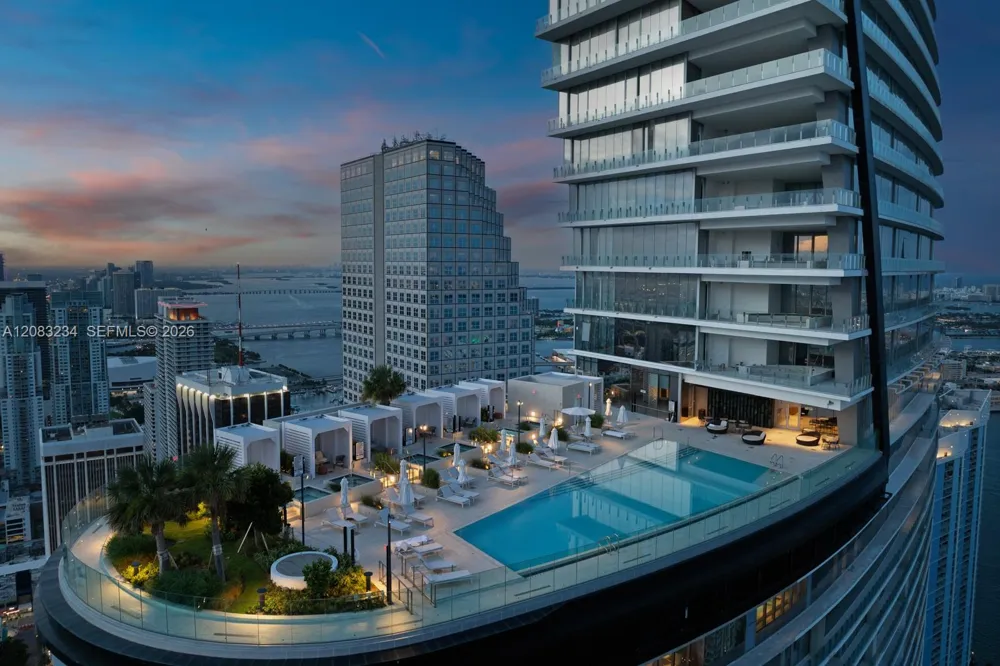 300 Biscayne Blvd Way #3302 Miami, FL 33131