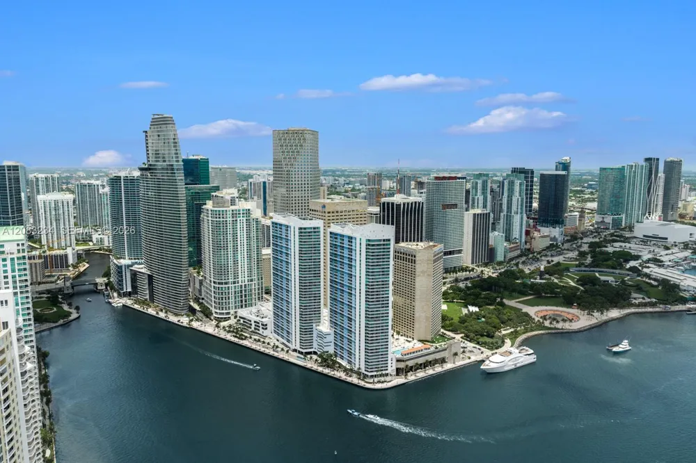 300 Biscayne Blvd Way #3302 Miami, FL 33131