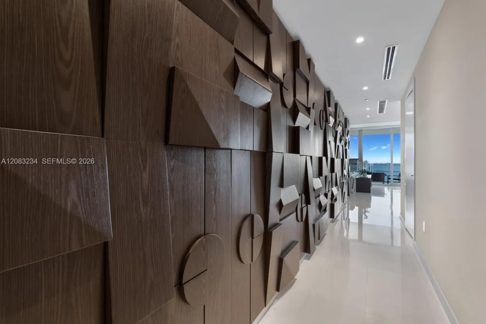 300 Biscayne Blvd Way #3302 Miami, FL 33131