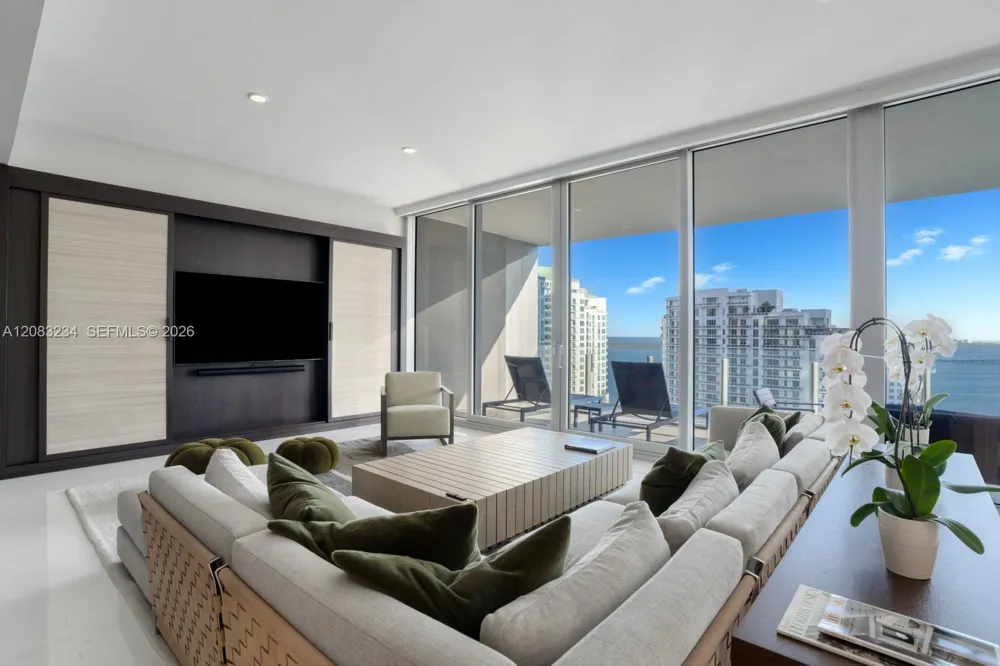 300 Biscayne Blvd Way #3302 Miami, FL 33131
