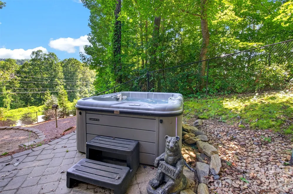 898 Morgan Hill Road Black Mountain, NC 28711