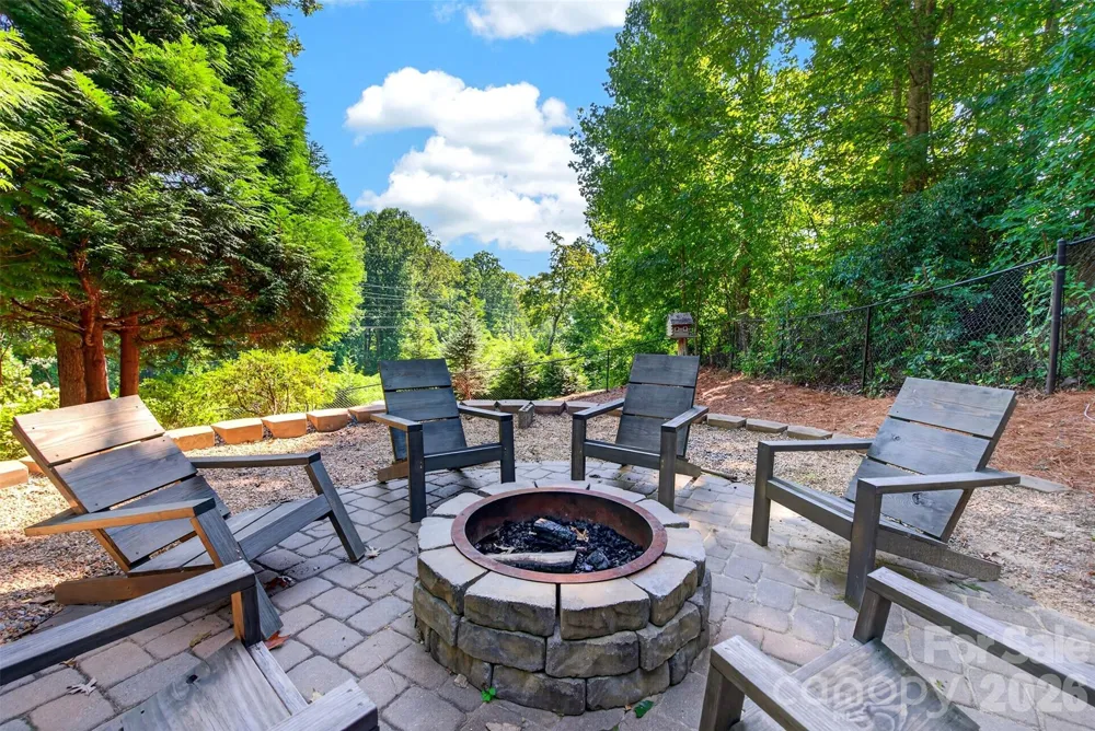 898 Morgan Hill Road Black Mountain, NC 28711