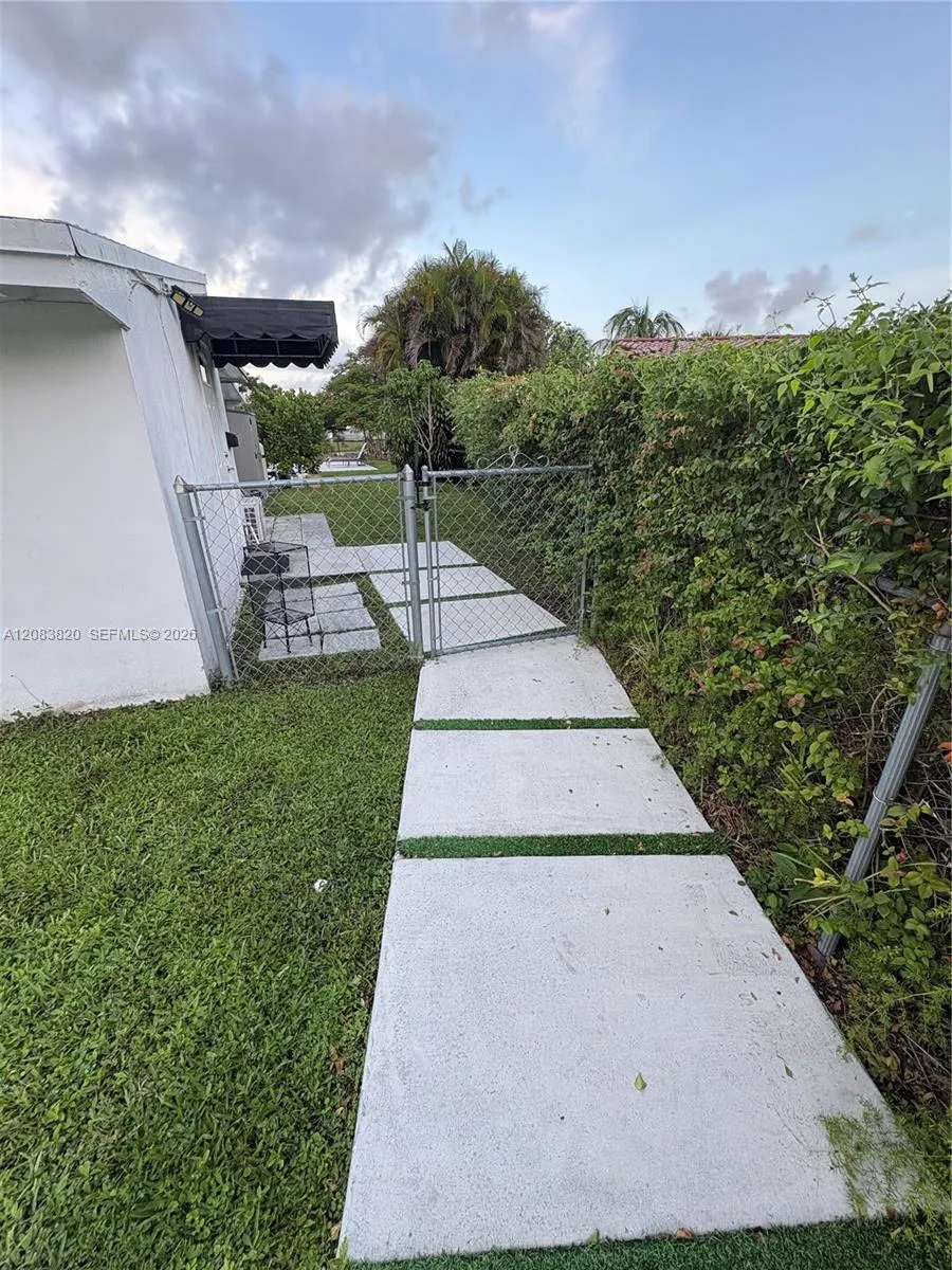 8010 SW 99th Ave #n/a Miami, FL 33173