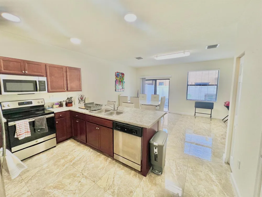 10490 W 33RD WAY Hialeah, FL 33018