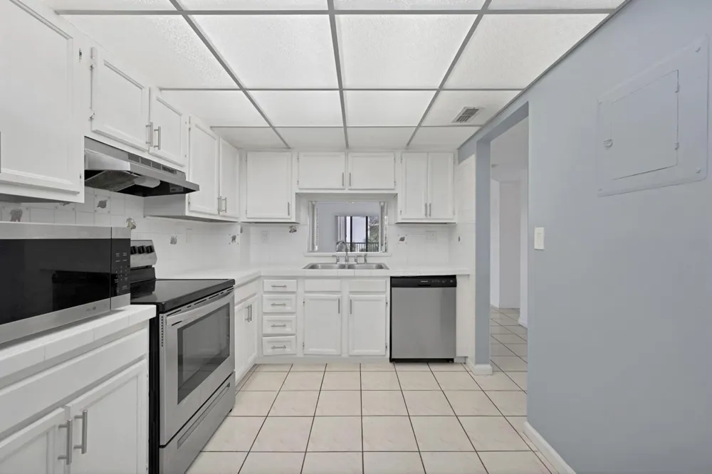 8735 RAMBLEWOOD DRIVE #409 Coral Springs, FL 33071