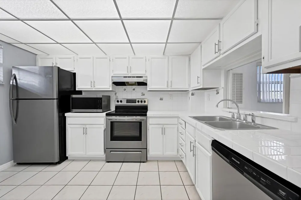8735 RAMBLEWOOD DRIVE #409 Coral Springs, FL 33071