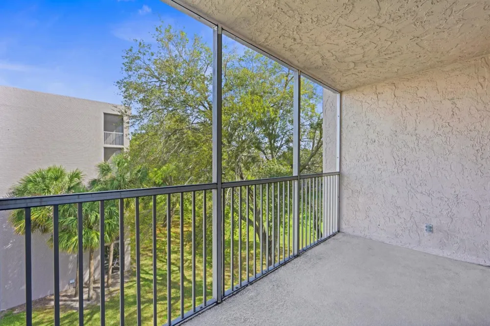 8735 RAMBLEWOOD DRIVE #409 Coral Springs, FL 33071