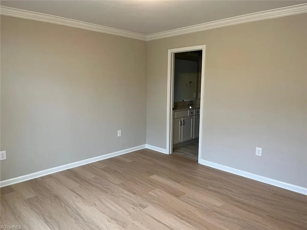 4032 Winding Vine Lane Greensboro, NC 27410