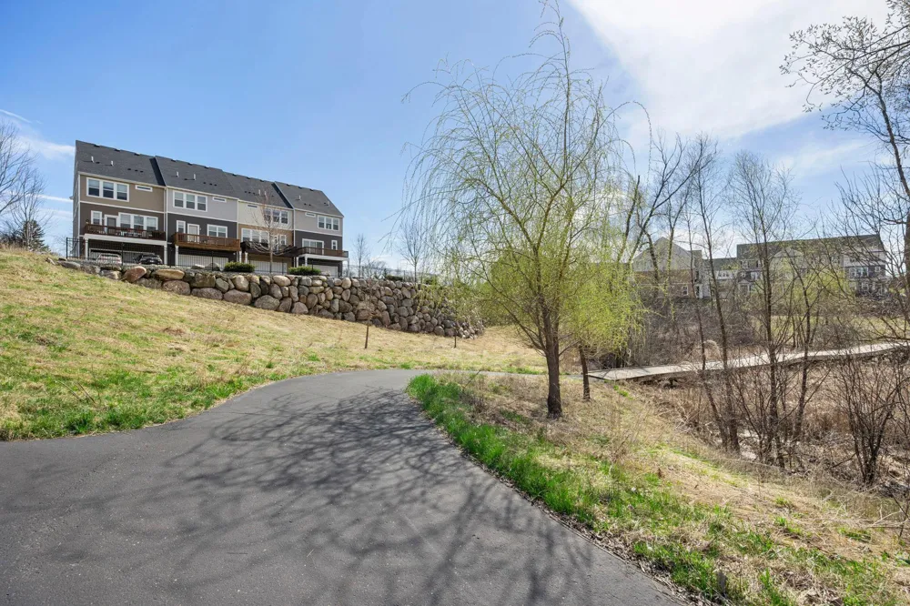 665 Satori Way Chaska, MN 55318