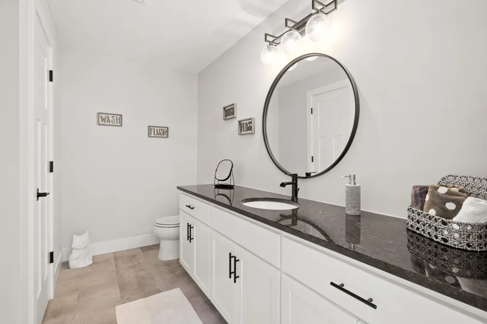 636 Parkside Court Eagan, MN 55123