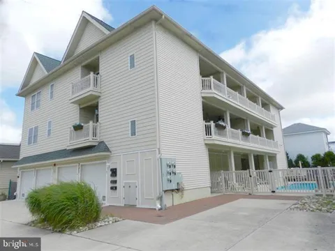 225 E BENNETT AVENUE #3