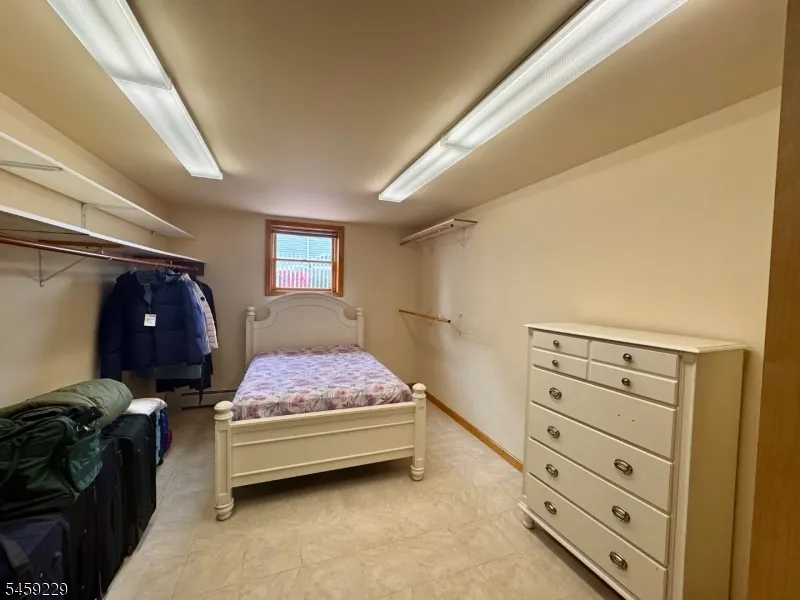 748 6Th St Lyndhurst, NJ 07071