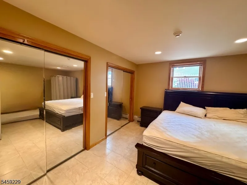 748 6Th St Lyndhurst, NJ 07071