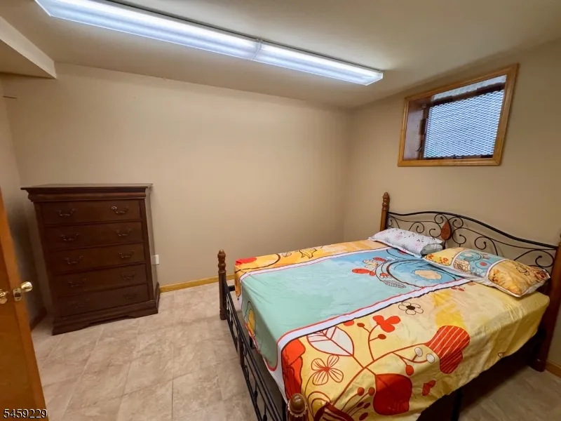 748 6Th St Lyndhurst, NJ 07071