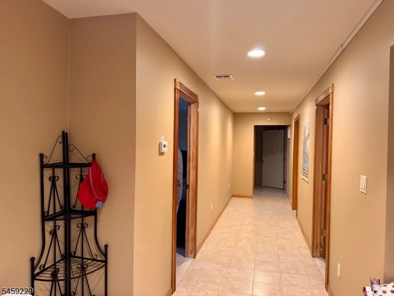 748 6Th St Lyndhurst, NJ 07071