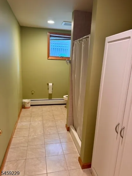 748 6Th St Lyndhurst, NJ 07071