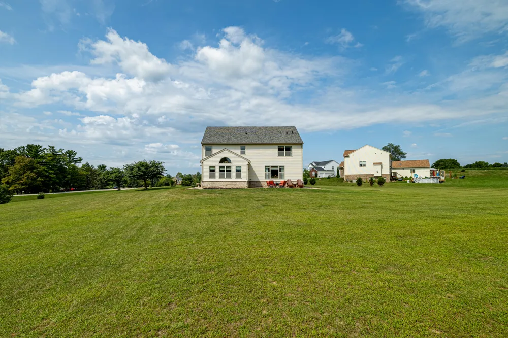 672 Meadow Hill Road Saline, MI 48176