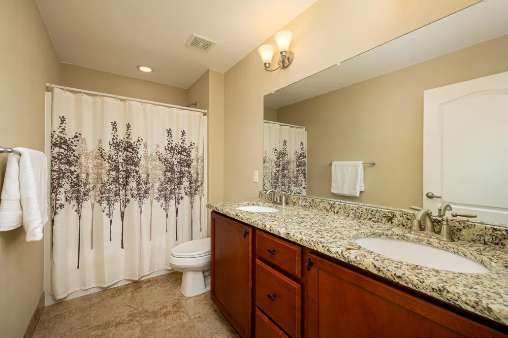 672 Meadow Hill Road Saline, MI 48176