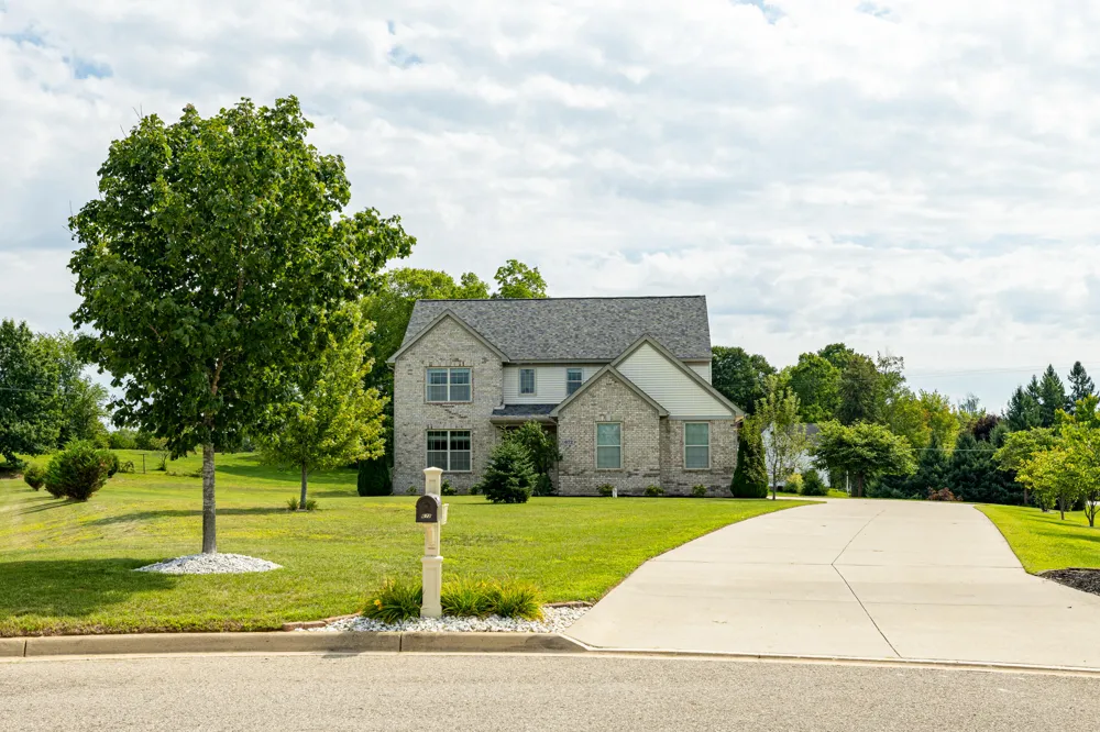 672 Meadow Hill Road Saline, MI 48176