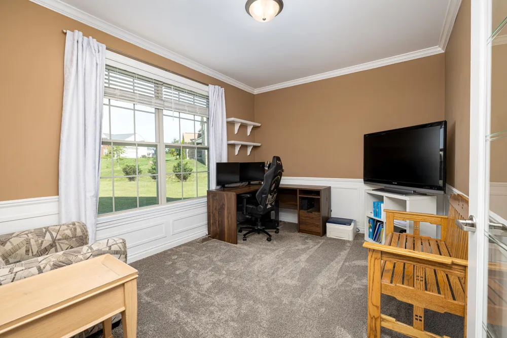 672 Meadow Hill Road Saline, MI 48176