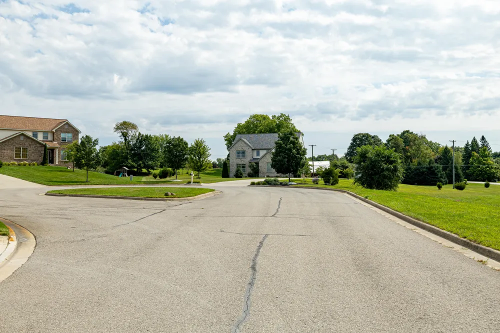 672 Meadow Hill Road Saline, MI 48176
