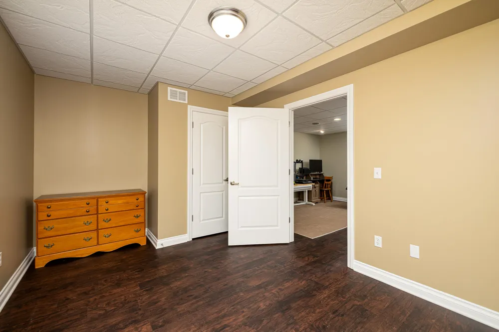 672 Meadow Hill Road Saline, MI 48176