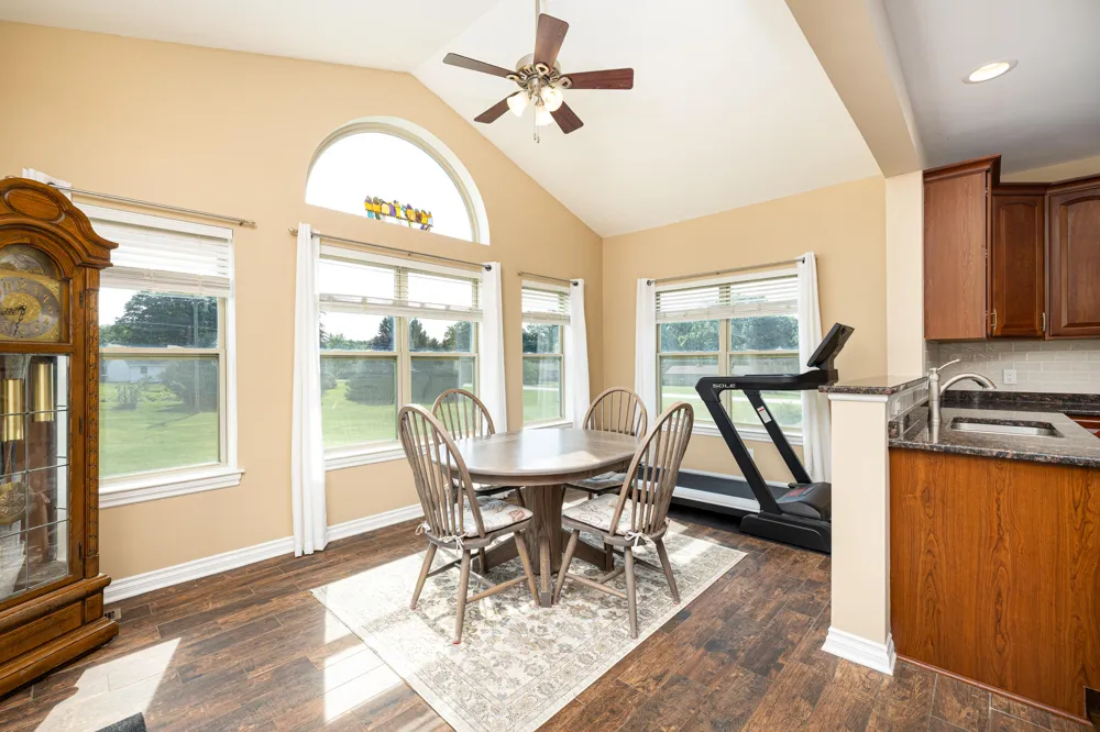 672 Meadow Hill Road Saline, MI 48176