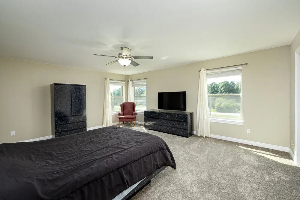 672 Meadow Hill Road Saline, MI 48176