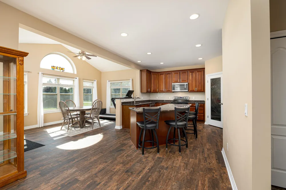 672 Meadow Hill Road Saline, MI 48176