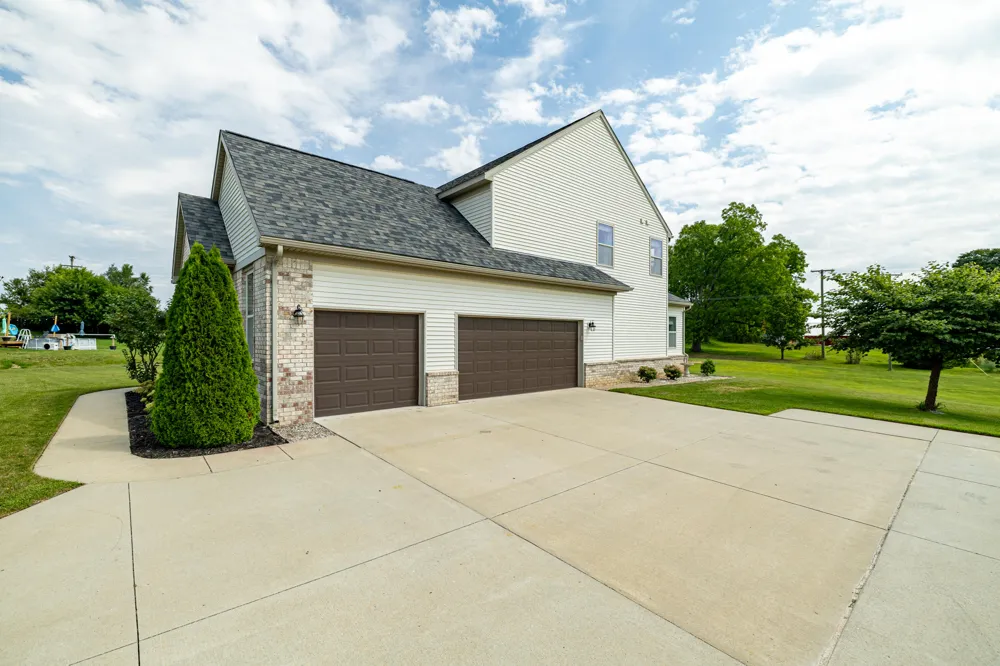 672 Meadow Hill Road Saline, MI 48176