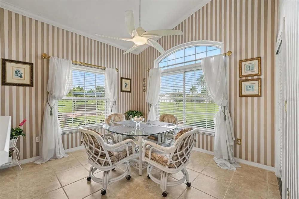 302 HIGH VISTA DRIVE Davenport, FL 33837