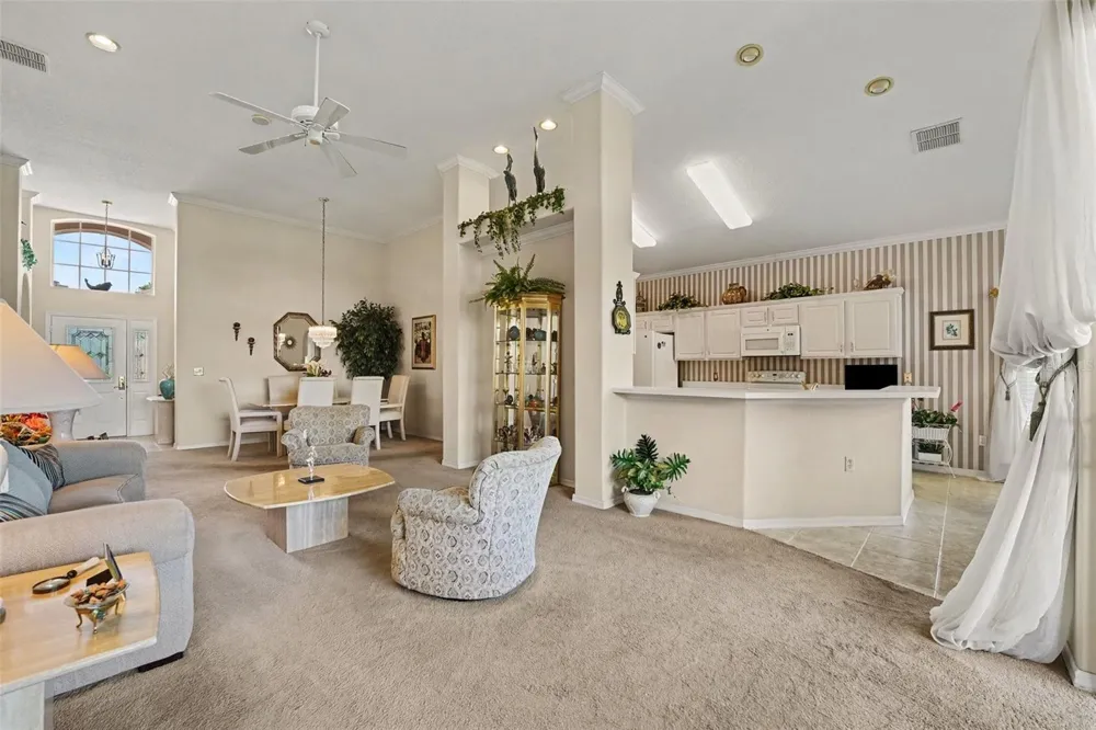 302 HIGH VISTA DRIVE Davenport, FL 33837