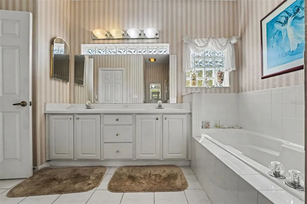 302 HIGH VISTA DRIVE Davenport, FL 33837