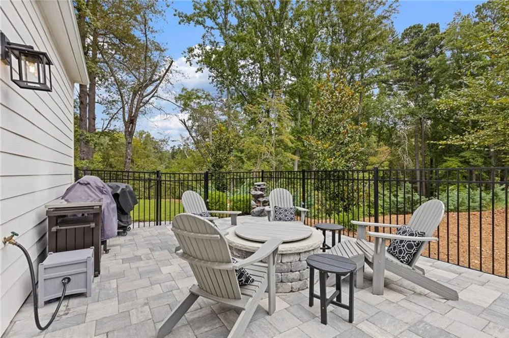 134 Kingwood Drive Woodstock, GA 30188
