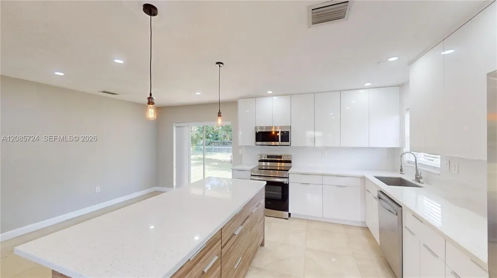 3354 NW 181st St Miami Gardens, FL 33056