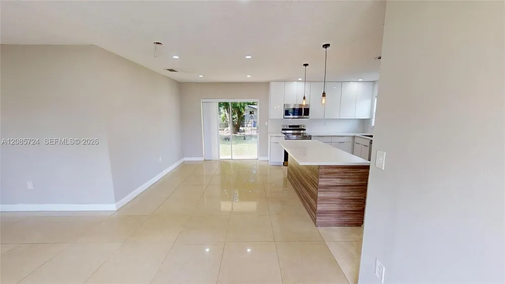 3354 NW 181st St Miami Gardens, FL 33056