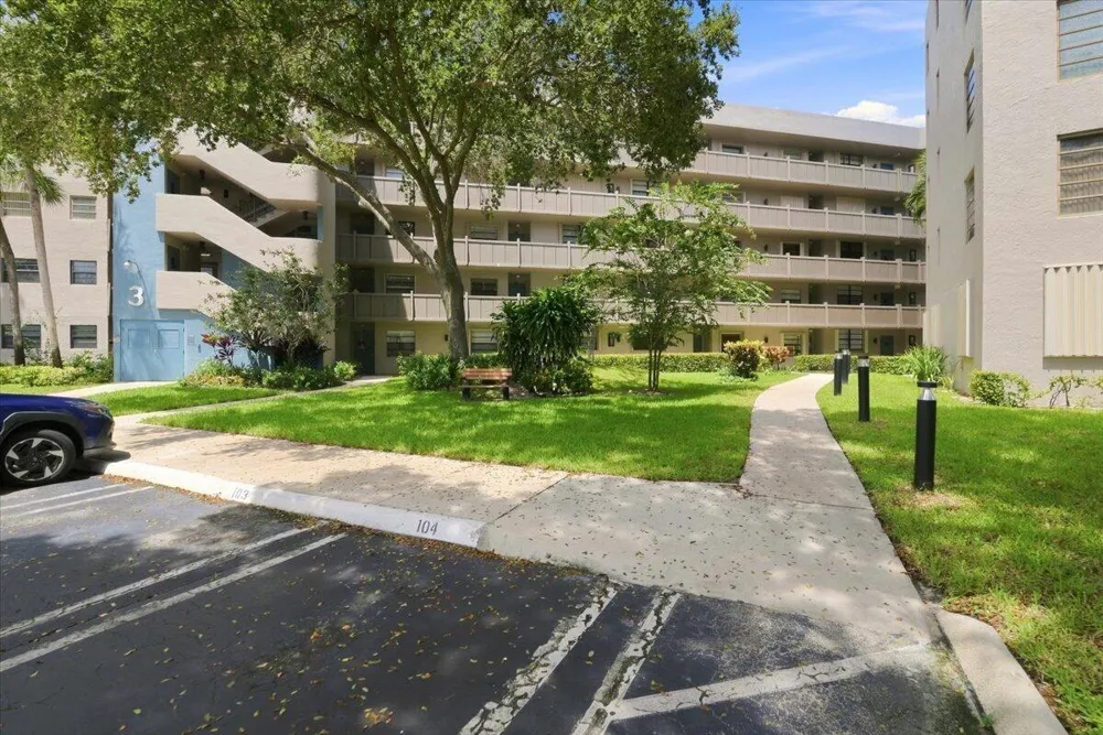 1100 COLONY POINT CIRCLE #121 Pembroke Pines, FL 33026