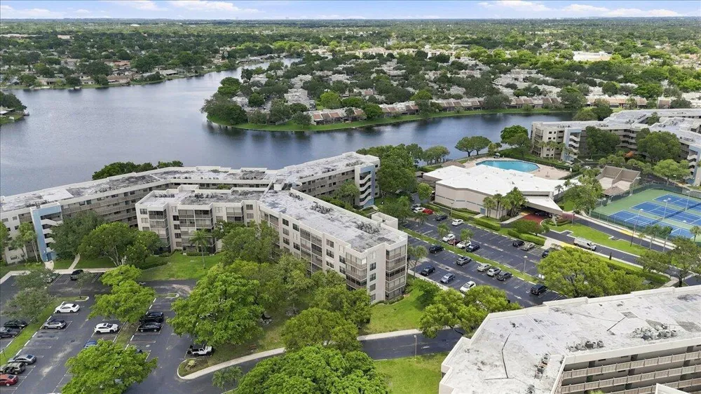 1100 COLONY POINT CIRCLE #121 Pembroke Pines, FL 33026