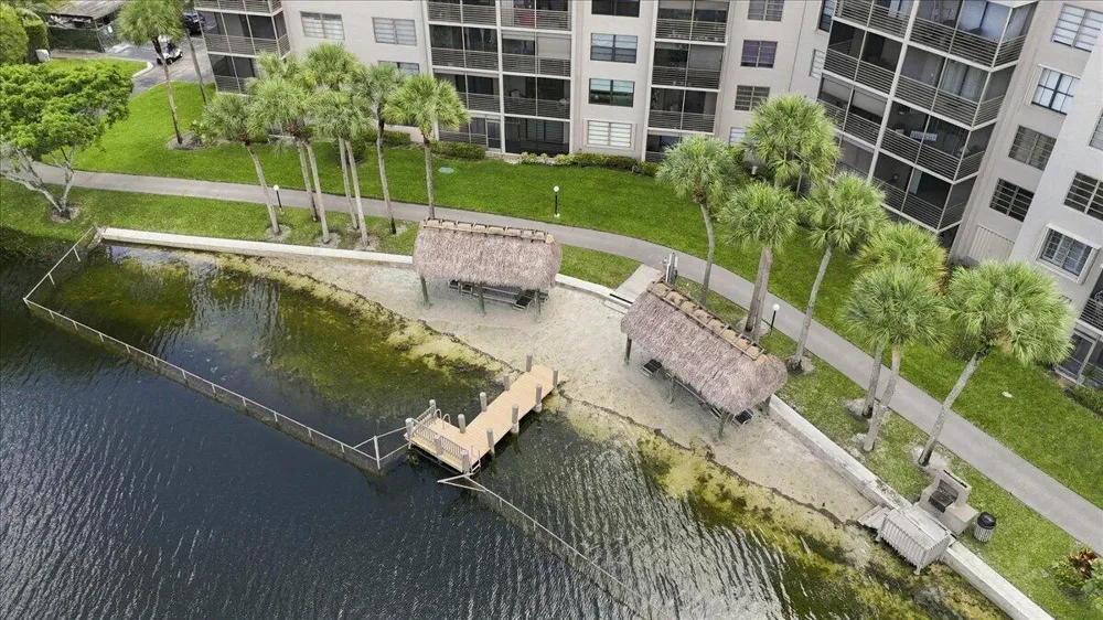 1100 COLONY POINT CIRCLE #121 Pembroke Pines, FL 33026