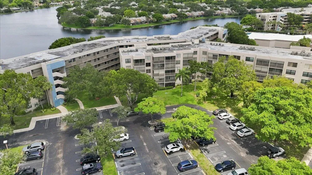 1100 COLONY POINT CIRCLE #121 Pembroke Pines, FL 33026