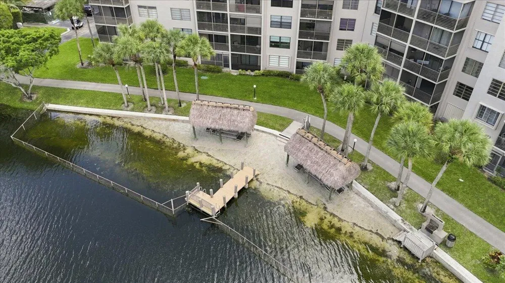 1100 COLONY POINT CIRCLE #121 Pembroke Pines, FL 33026