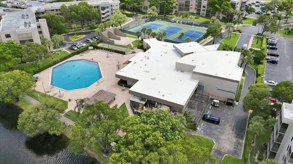 1100 COLONY POINT CIRCLE #121 Pembroke Pines, FL 33026
