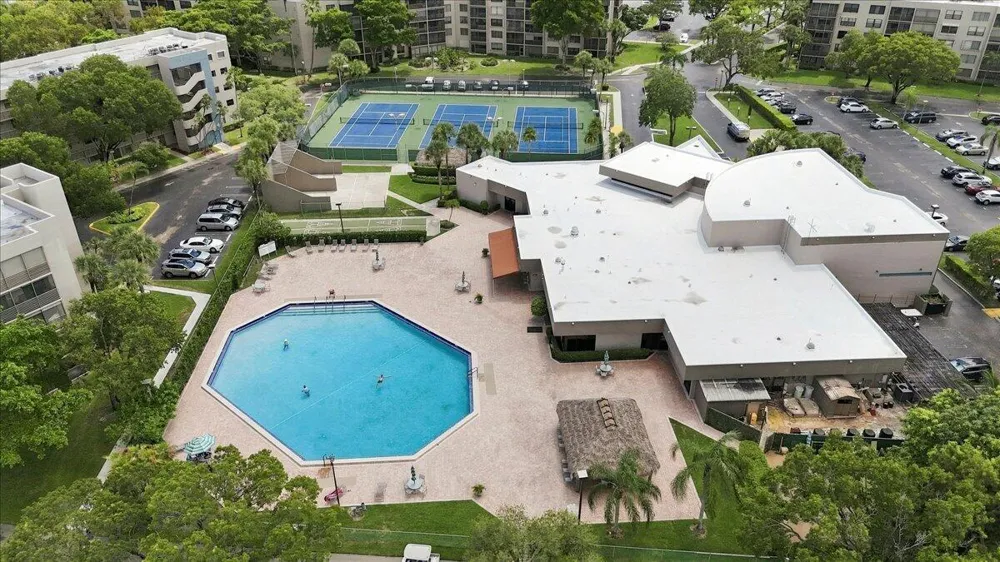 1100 COLONY POINT CIRCLE #121 Pembroke Pines, FL 33026