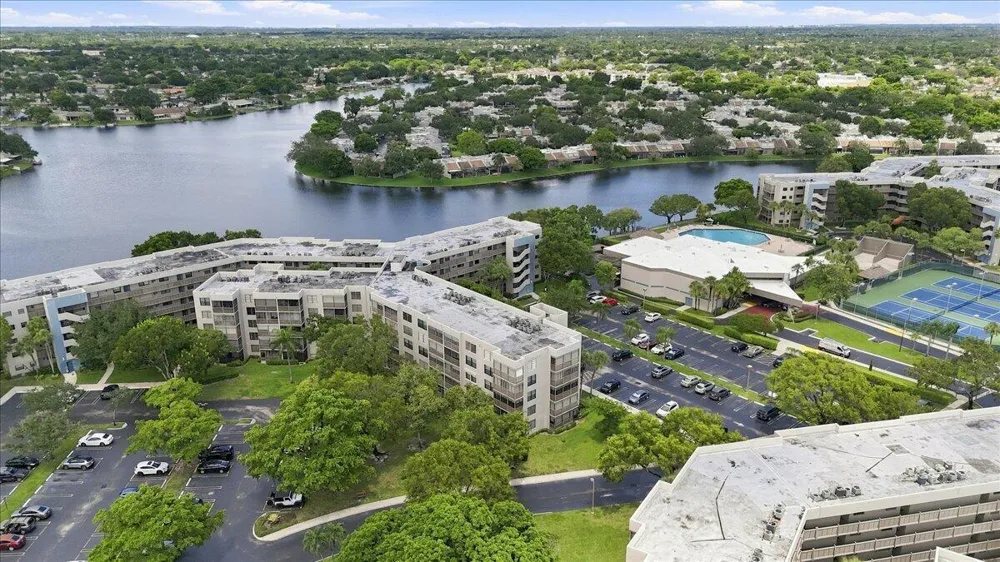 1100 COLONY POINT CIRCLE #121 Pembroke Pines, FL 33026