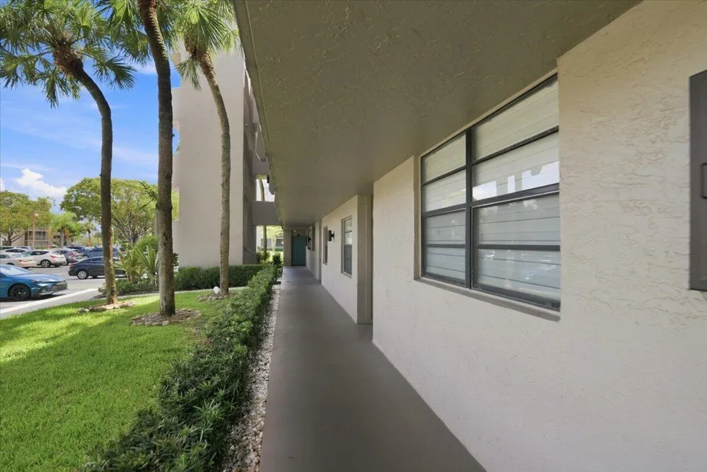 1100 COLONY POINT CIRCLE #121 Pembroke Pines, FL 33026