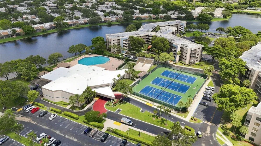 1100 COLONY POINT CIRCLE #121 Pembroke Pines, FL 33026