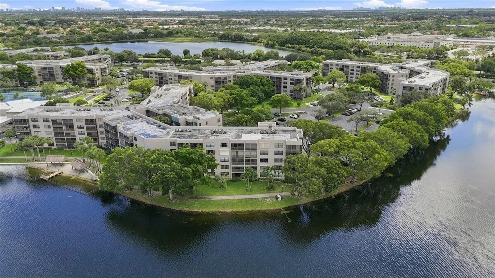 1100 COLONY POINT CIRCLE #121 Pembroke Pines, FL 33026