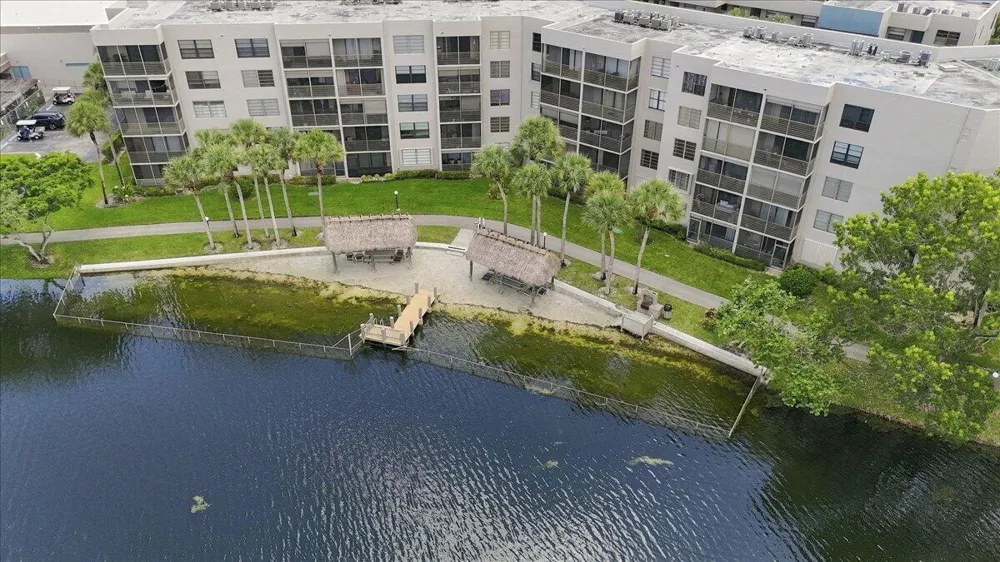 1100 COLONY POINT CIRCLE #121 Pembroke Pines, FL 33026