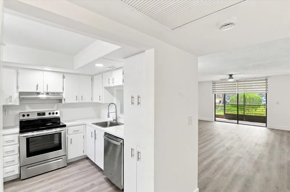 1100 COLONY POINT CIRCLE #121 Pembroke Pines, FL 33026