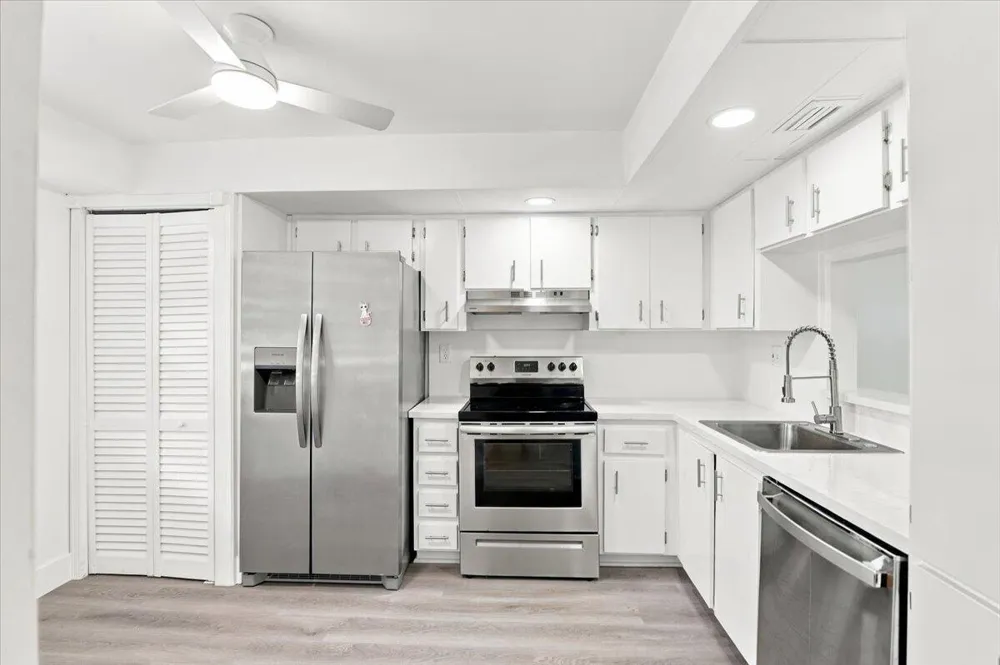 1100 COLONY POINT CIRCLE #121 Pembroke Pines, FL 33026